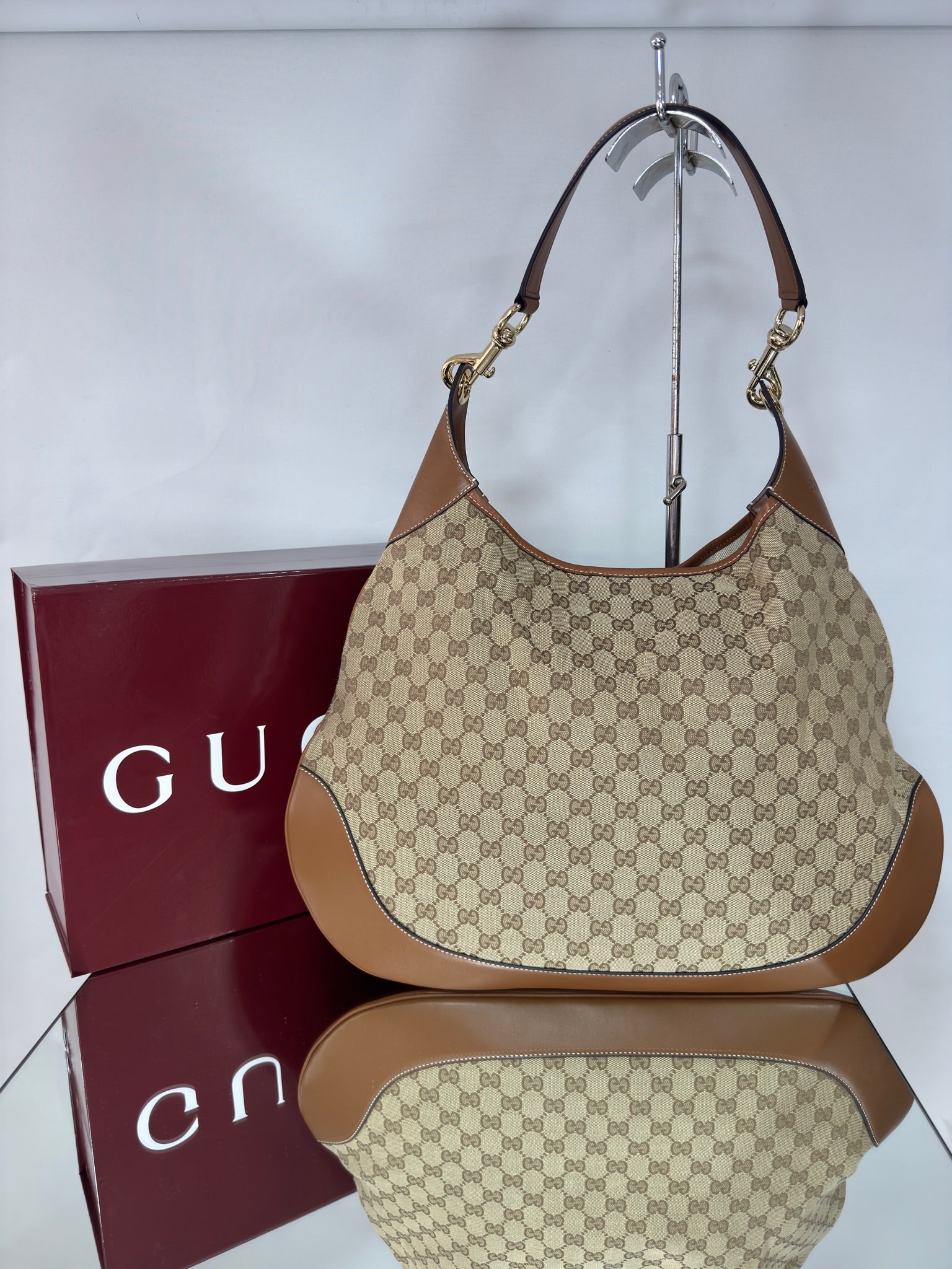 Gucci GG B Shoulder Bag Large – GG Canvas