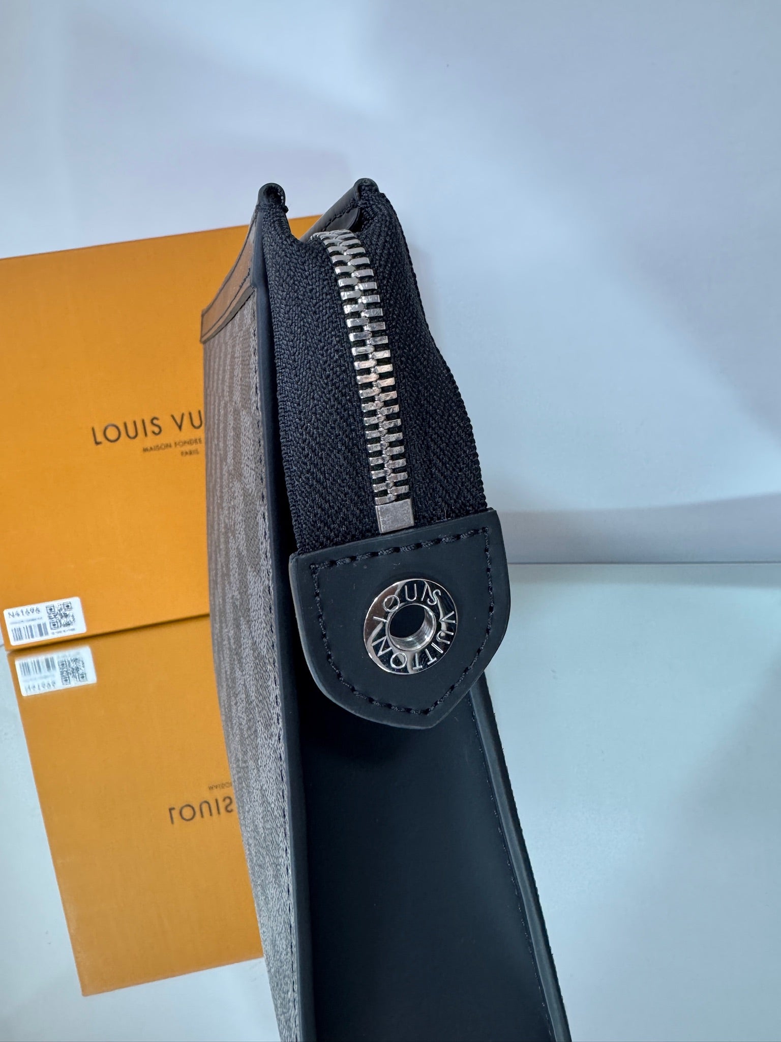 Louis Vuitton Pochette Voyage MM – Damier Graphite Canvas