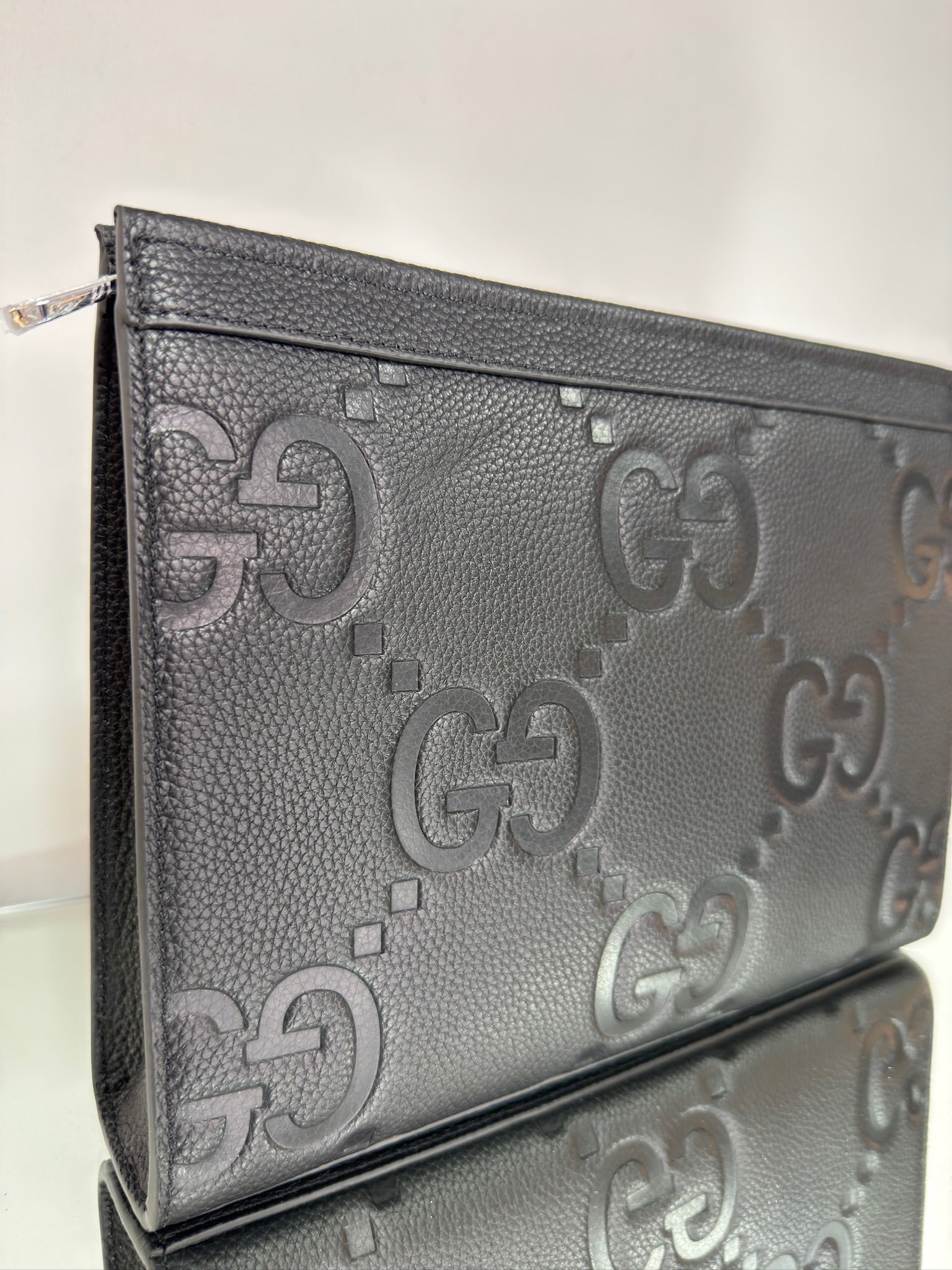 Gucci Jumbo GG Pouch σε μαύρο δέρμα