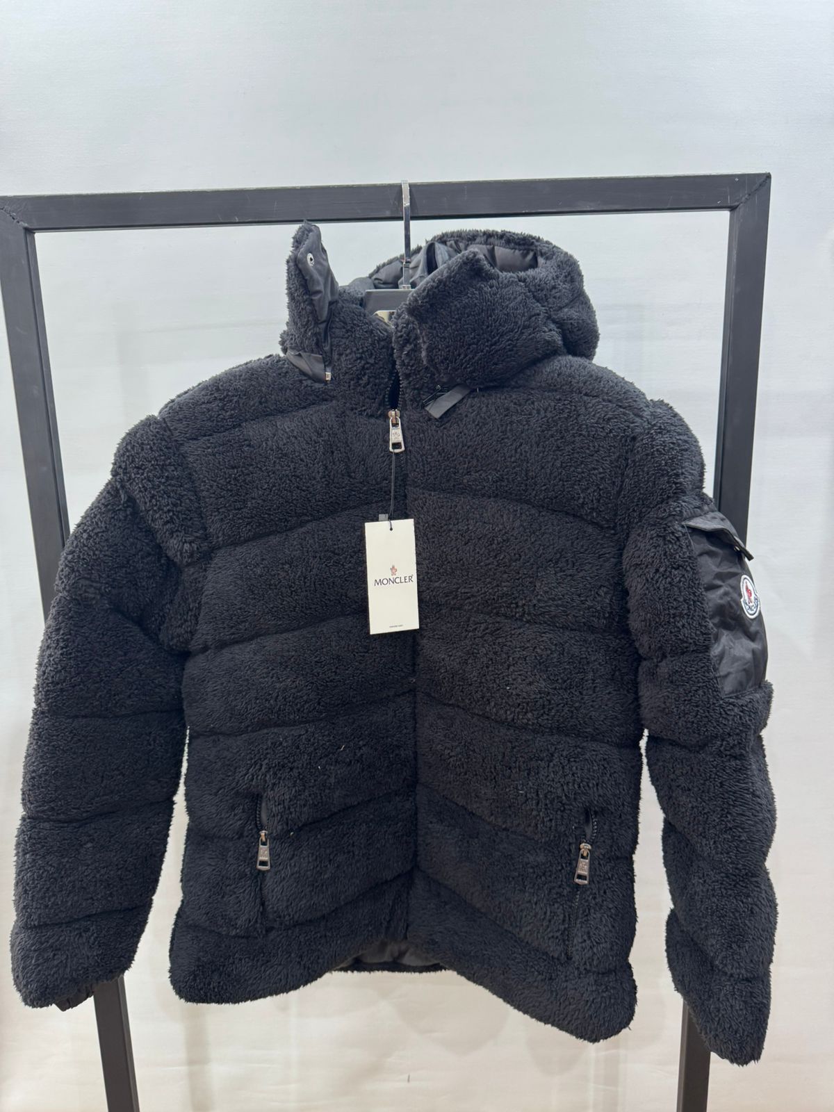 ΜΠΟΥΦΑΝ MONCLER ΜΕ ΓΟΥΝΑ ΜΑΥΡΟ