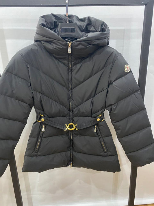 ΜΠΟΥΦΑΝ MONCLER ΜΑΥΡΟ ΜΕ ΠΟΥΠΟΥΛΟ ΚΑΙ ΓΟΥΝΑ