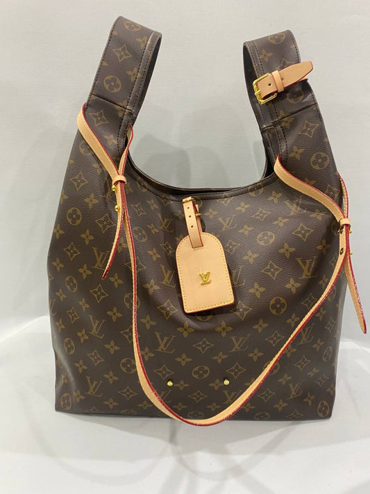 LOUIS VUITTON POCHETTE LEATHER BAG