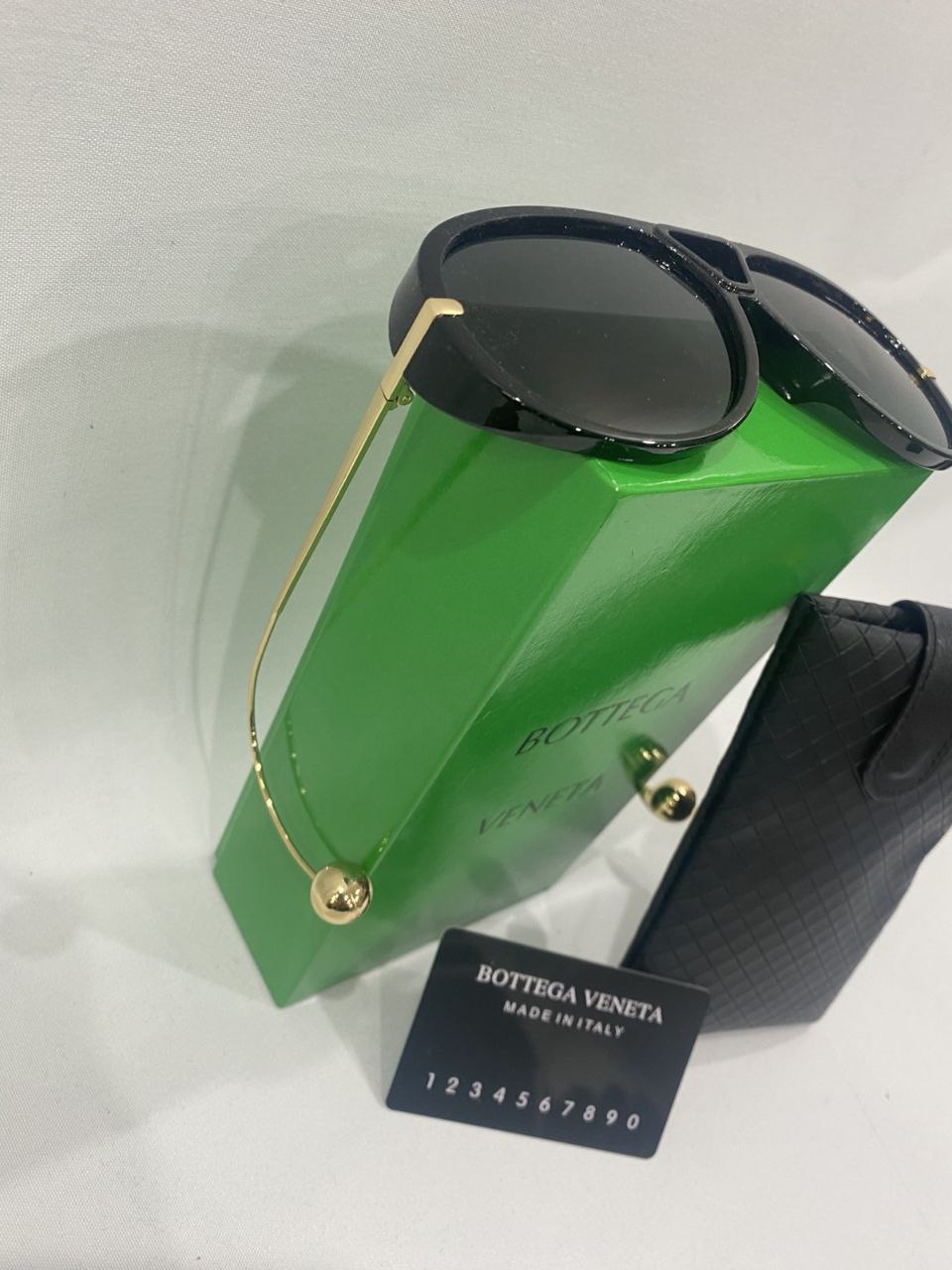 BOTTEGA VENETTA SUNGLASSES