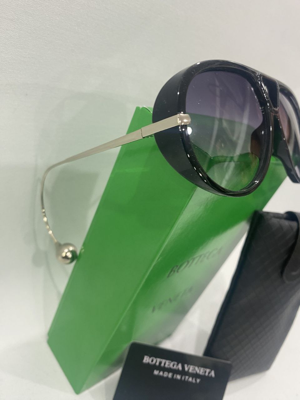 BOTTEGA VENETTA SUNGLASSES