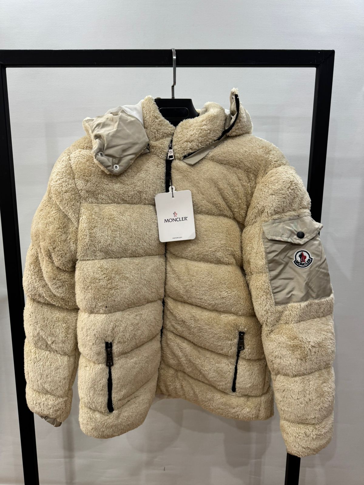 ΜΠΟΥΦΑΝ MONCLER ΜΕ ΓΟΥΝΑ ΜΠΕΖ