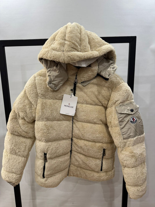 ΜΠΟΥΦΑΝ MONCLER ΜΕ ΓΟΥΝΑ ΜΠΕΖ