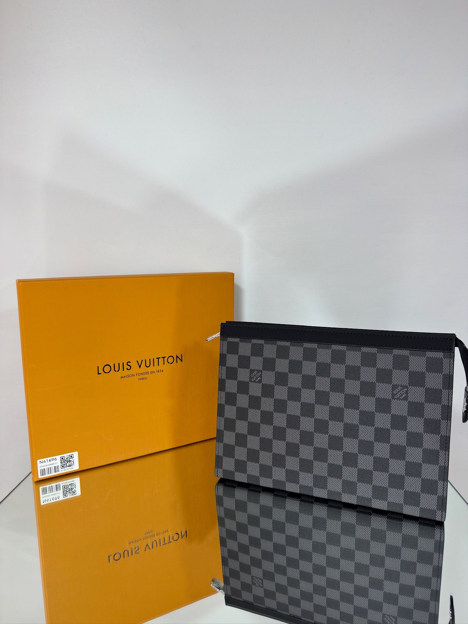 Louis Vuitton Pochette Voyage MM – Damier Graphite Canvas