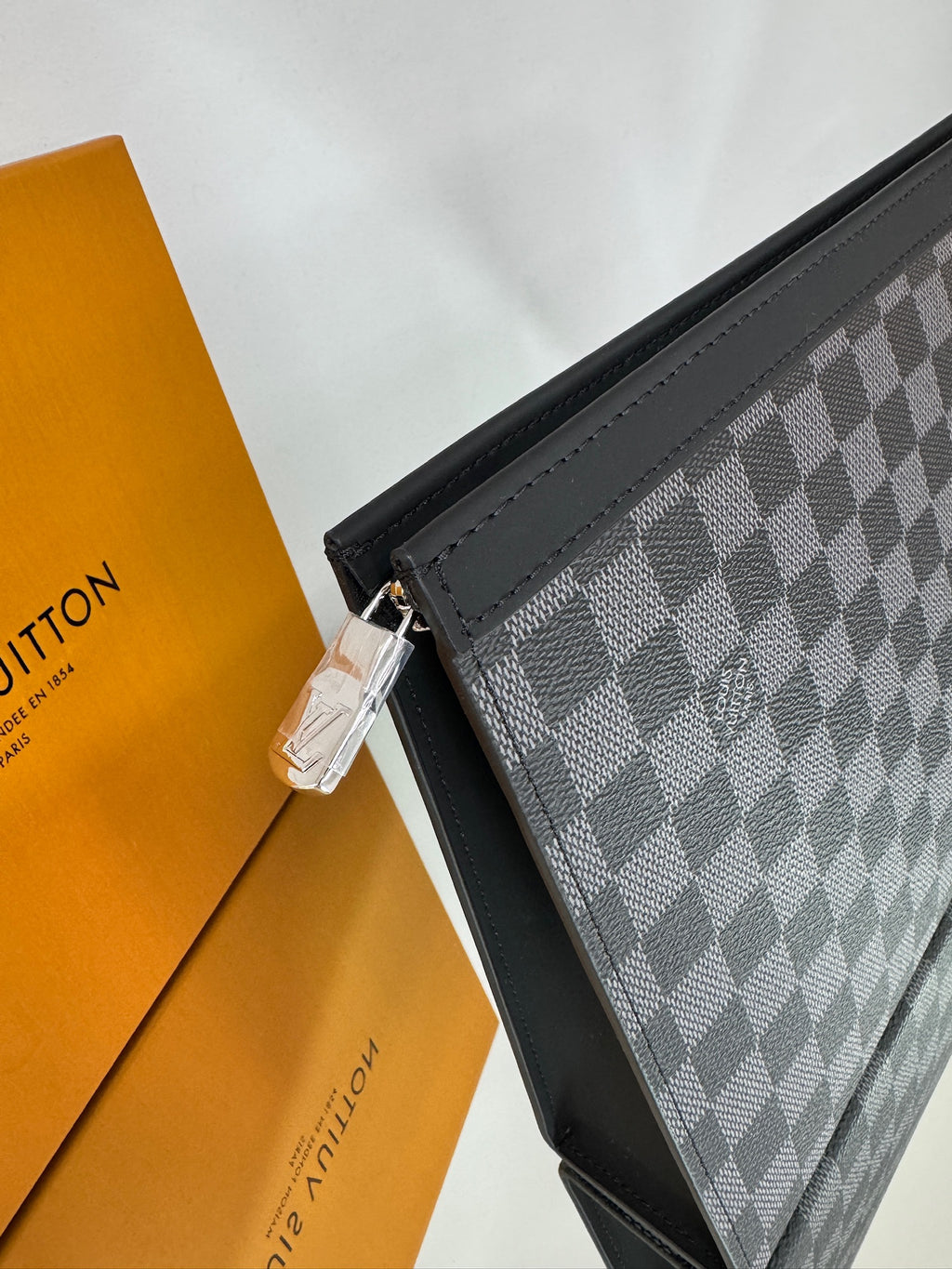 Louis Vuitton Pochette Voyage MM – Damier Graphite Canvas