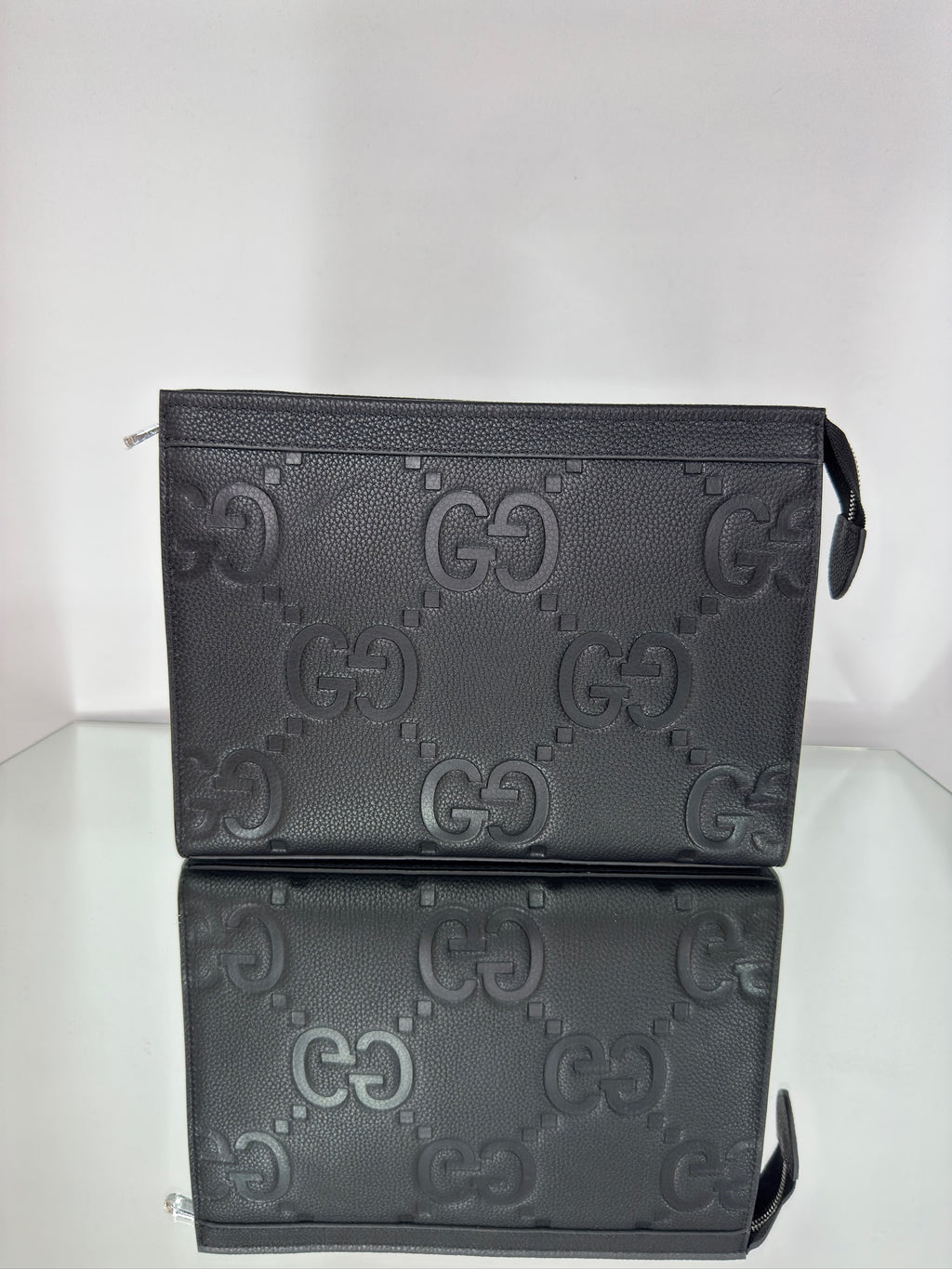 Gucci Jumbo GG Pouch σε μαύρο δέρμα