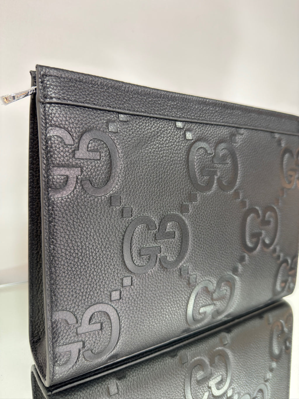 Gucci Jumbo GG Pouch σε μαύρο δέρμα