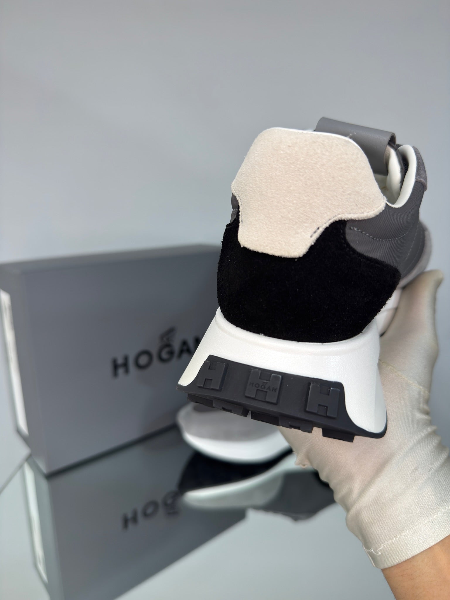 Hogan Hyperlight Sneakers – Grey Suede