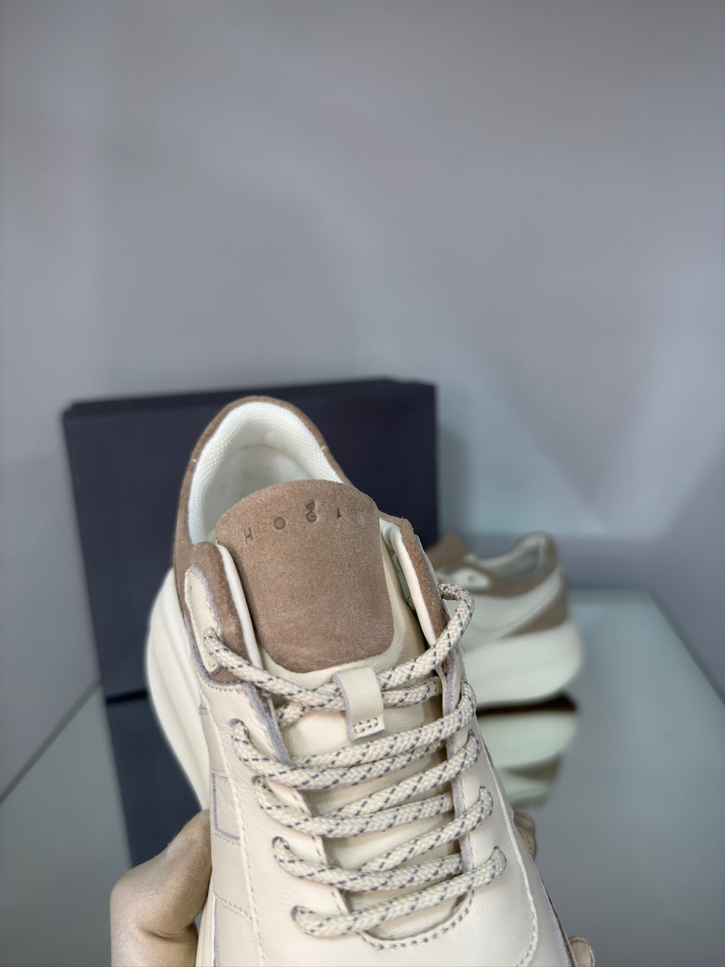 Hogan H696 Sneakers – Beige