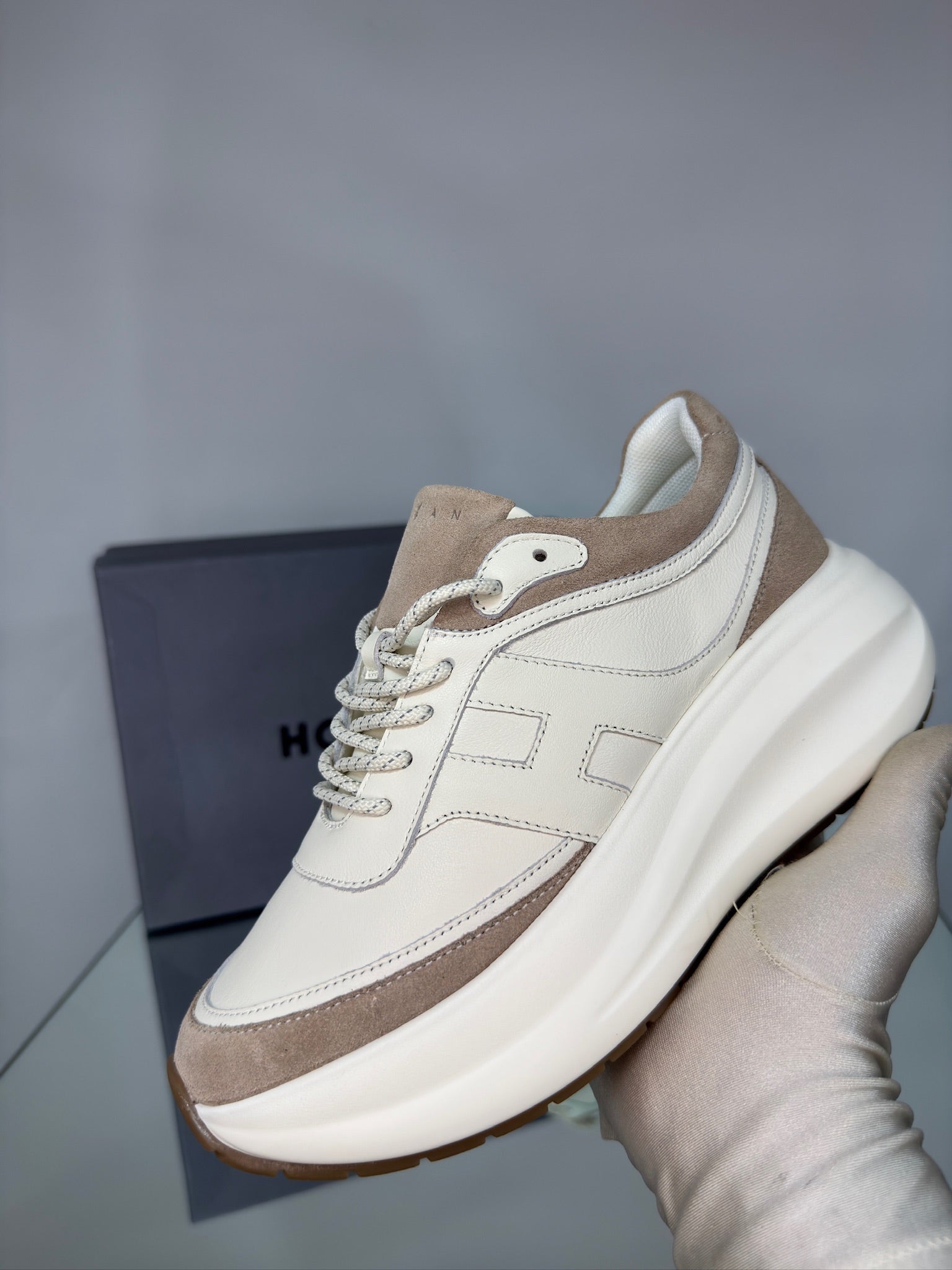 Hogan H696 Sneakers – Beige