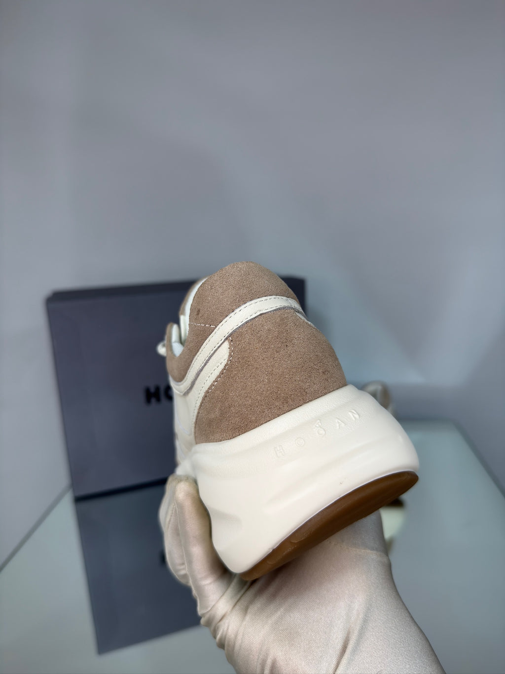 Hogan H696 Sneakers – Beige