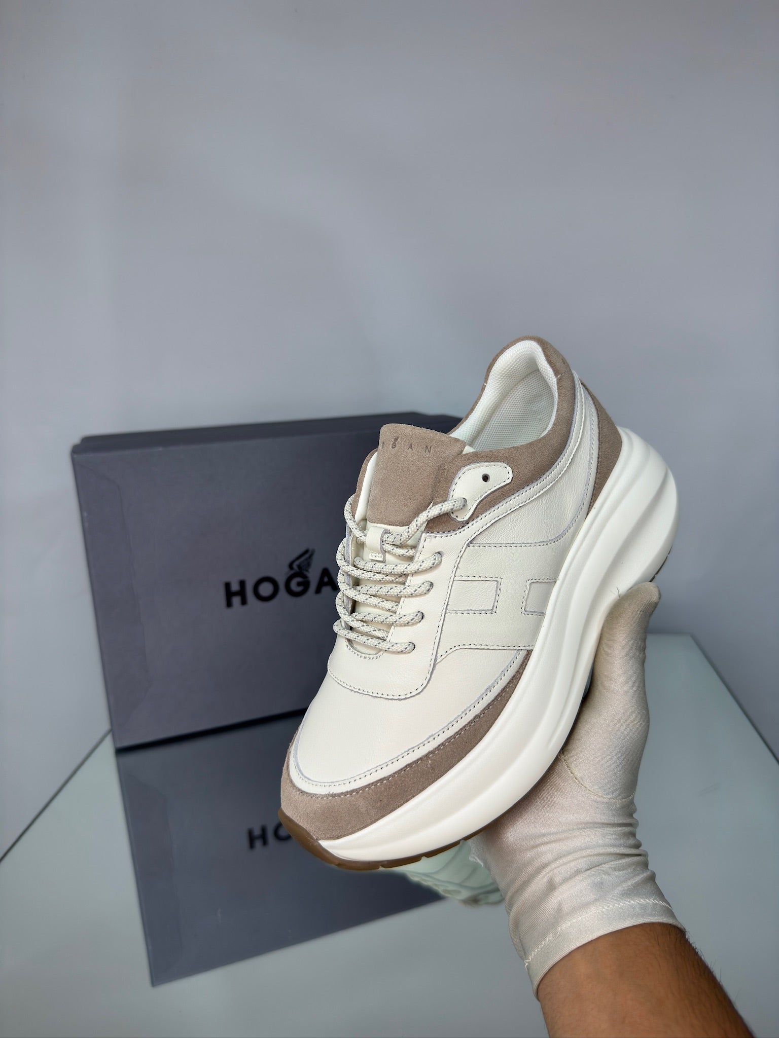 Hogan H696 Sneakers – Beige