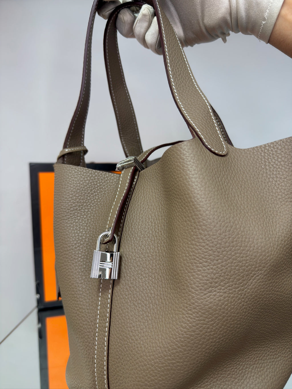 Hermès Picotin Lock 22 – Clemence Leather Grey/Beige