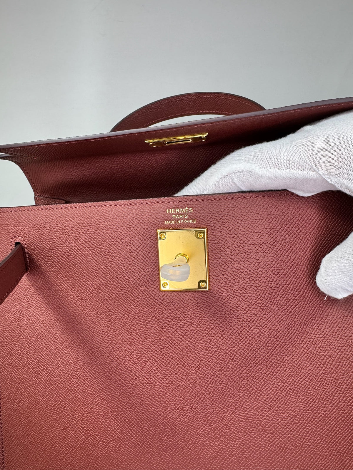 Hermès Kelly Sellier Leather Bag with Gold Hardware (Etoupe & Burgundy)