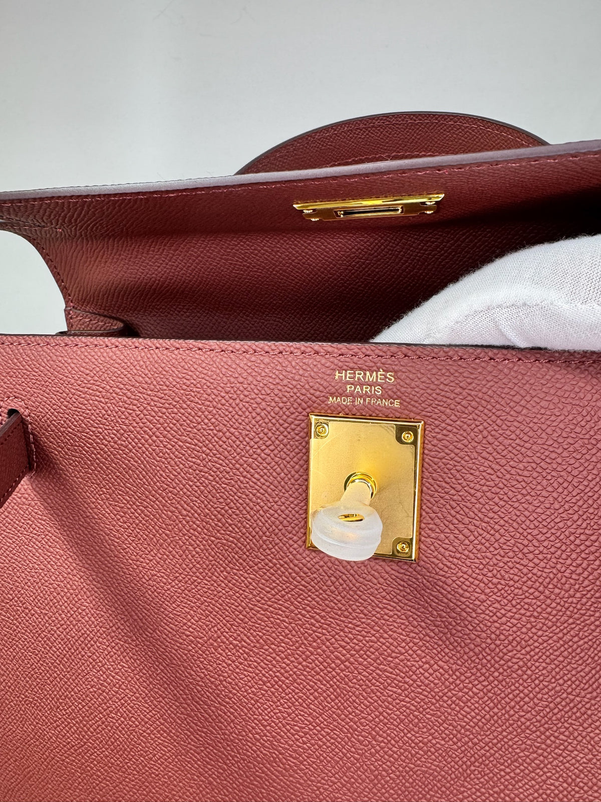 Hermès Kelly Sellier Leather Bag with Gold Hardware (Etoupe & Burgundy)