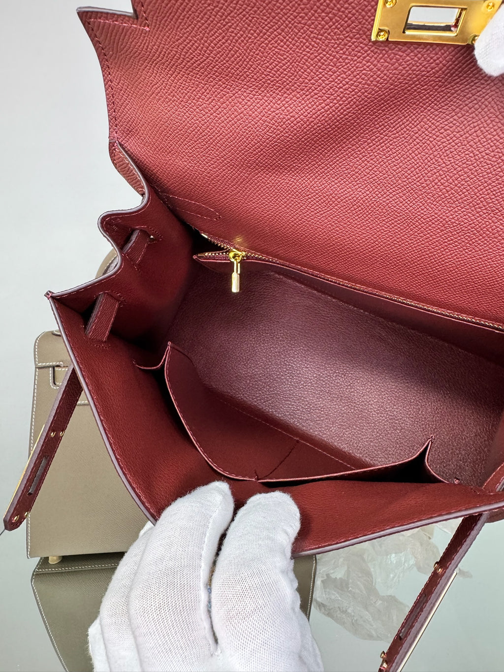 Hermès Kelly Sellier Leather Bag with Gold Hardware (Etoupe & Burgundy)