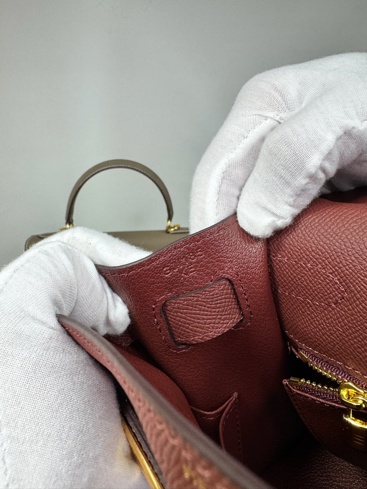 Hermès Kelly Sellier Leather Bag with Gold Hardware (Etoupe & Burgundy)