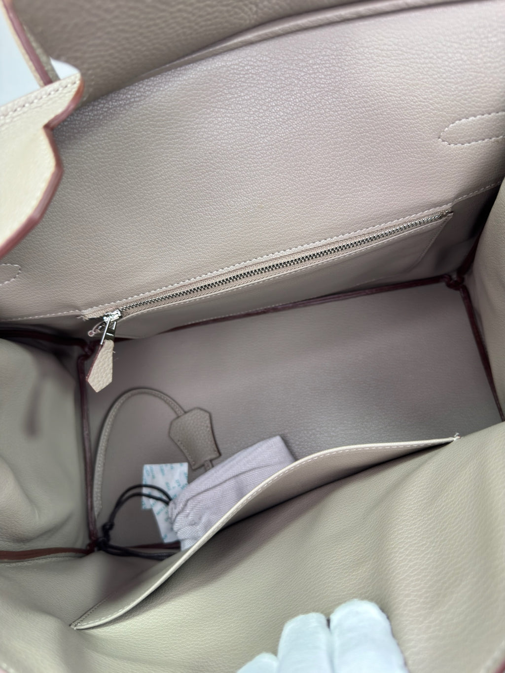 Hermès Kelly Sellier Leather Bag with Gold Hardware (Etoupe & Burgundy)