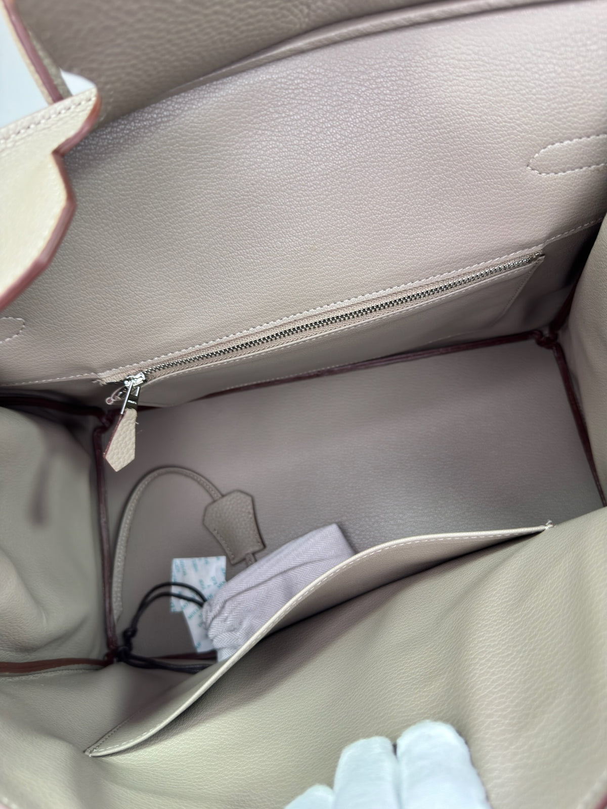 Hermès Kelly Sellier Leather Bag with Gold Hardware (Etoupe & Burgundy)