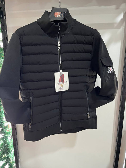 ΜΠΟΥΦΑΝ MONCLER ΜΑΥΡΟ ΜΕ ΥΦΑΣΜΑΤΙΝΑ ΜΑΝΙΚΙΑ